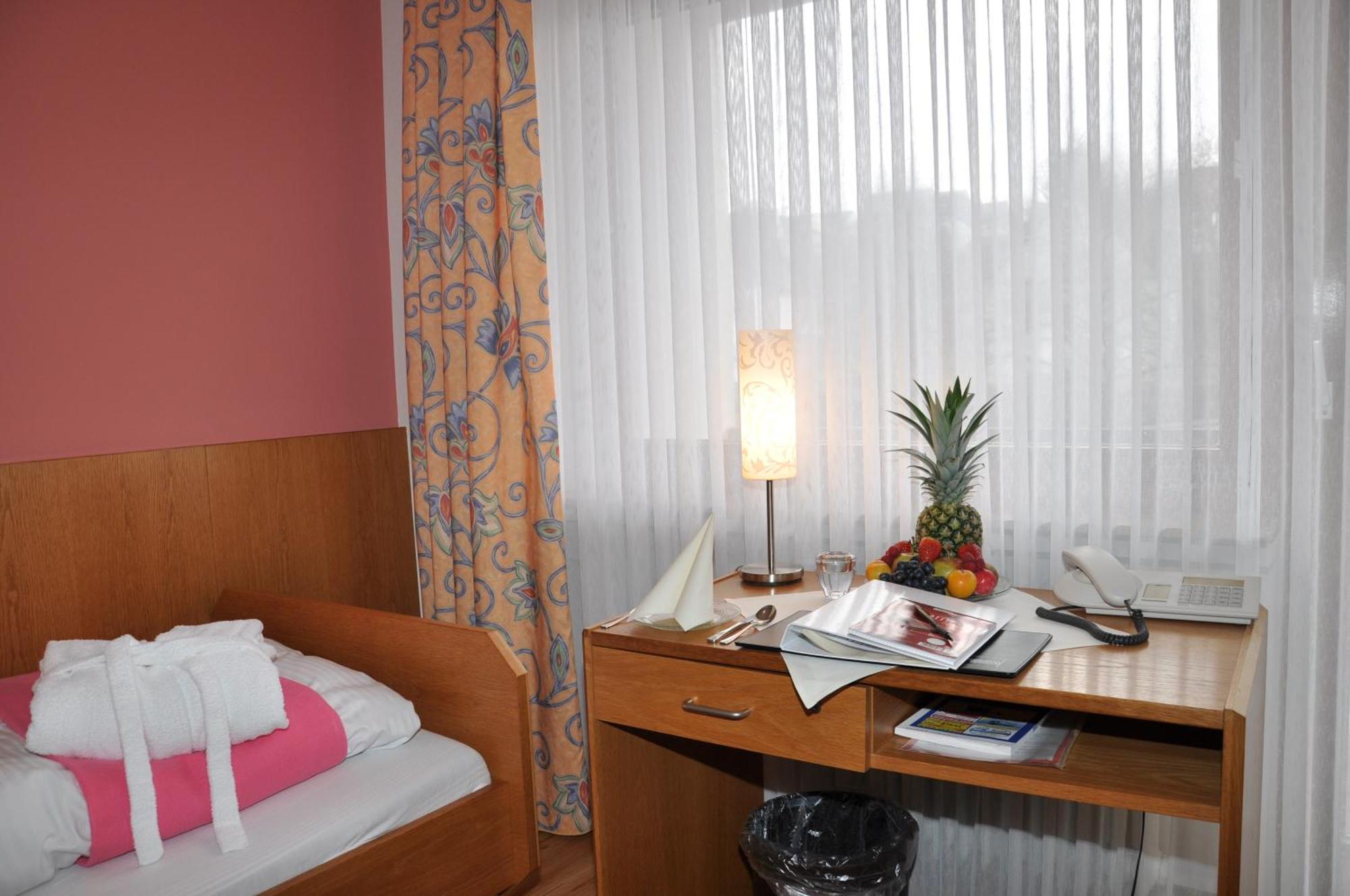 Hotel-Restaurant Sonnenhof Veitsrodt Room photo